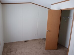 36 Curtis Dr in South Schodack, NY - Foto de edificio - Building Photo