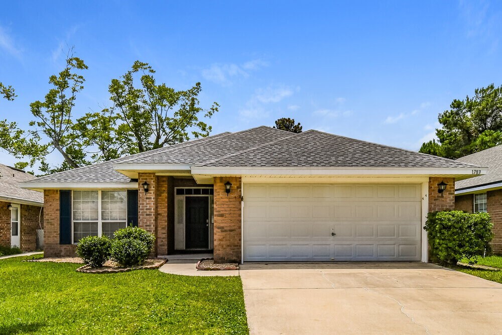 1783 Saw Lake Drive in Middleburg, FL - Building Photo