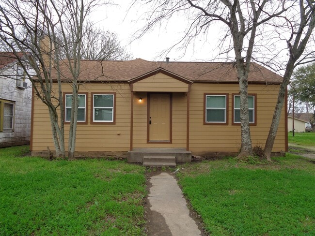 property at 1118 W 5th St
