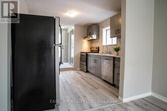 598 N Lake Rd in Richmond Hill, ON - Building Photo - Building Photo