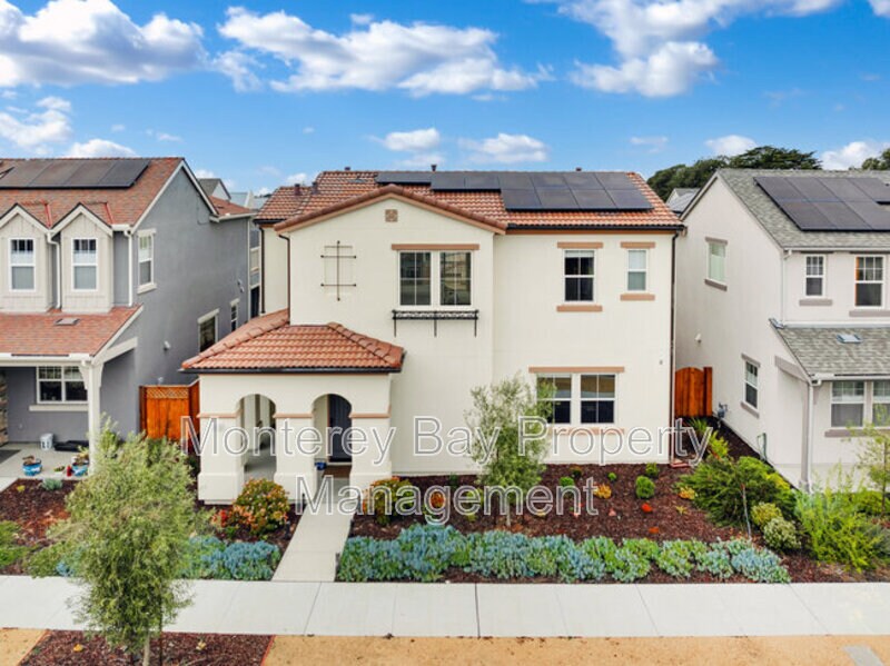3013 Pinnacles Wy in Marina, CA - Building Photo
