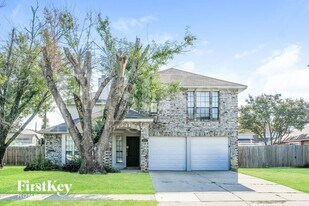 911 Blewitt Dr in Cedar Hill, TX - Building Photo