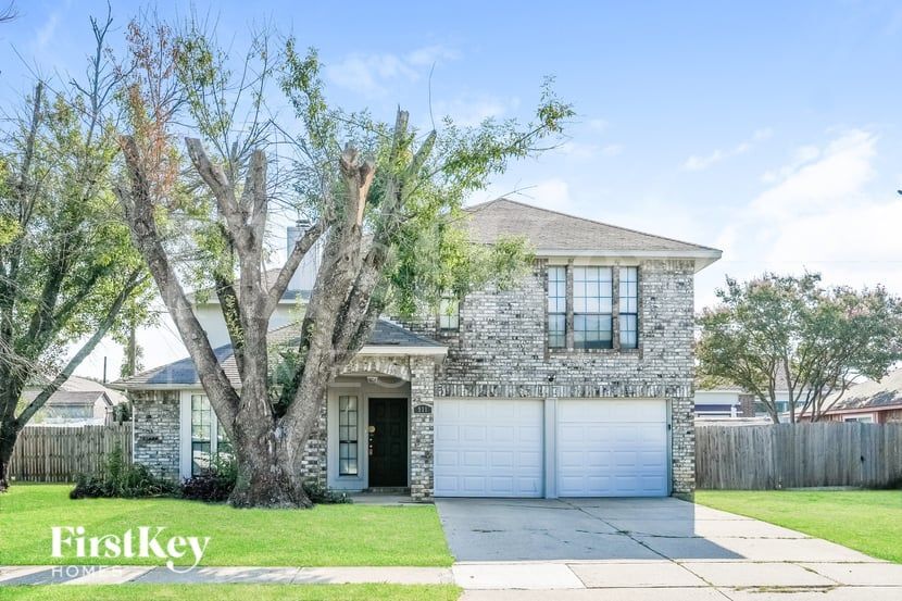 911 Blewitt Dr in Cedar Hill, TX - Building Photo