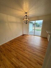 1009 Juanita Way in Central Point, OR - Building Photo - Building Photo