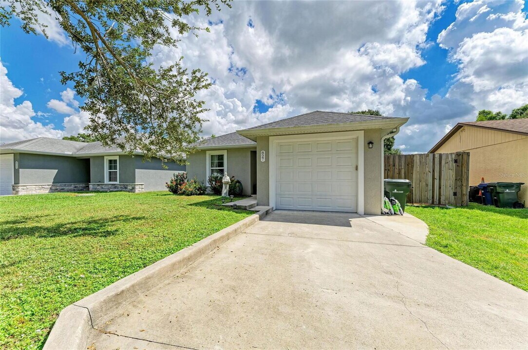 827 Bacon Ave in Sarasota, FL - Building Photo