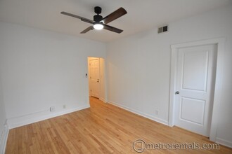 1029 N Wood St, Unit #2 in Chicago, IL - Building Photo - Building Photo