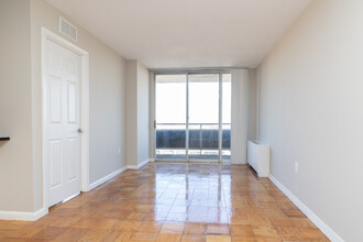 Eighty Two Hundred in Bethesda, MD - Building Photo - Interior Photo