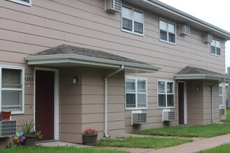 West Elm Apartments in Mitchell, SD - Building Photo - Building Photo