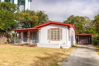 1327 Vanderbilt St in San Antonio, TX - Building Photo - Building Photo