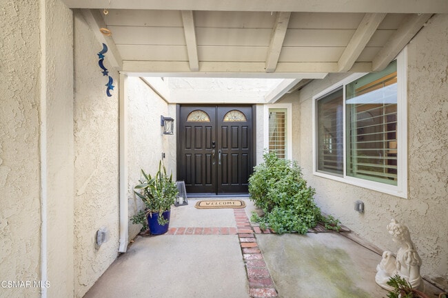 885 Rim Crest Dr in Westlake Village, CA - Building Photo - Building Photo