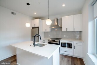 5904 Germantown Ave, Unit 201 in Philadelphia, PA - Building Photo - Building Photo