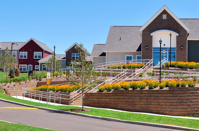 Village at Arlington in Youngstown, OH - Building Photo - Building Photo