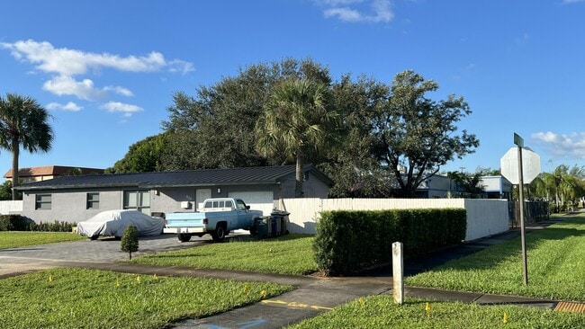 920 9th St in Lake Park, FL - Building Photo - Building Photo