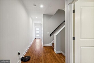325 Wright St in Philadelphia, PA - Building Photo - Building Photo