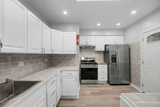 2950 W Waveland Ave in Chicago, IL - Building Photo - Building Photo