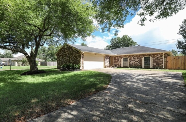 2703 Heritage Colony Dr in Webster, TX - Building Photo - Building Photo