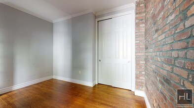 East 13th Street, Unit 02 in New York, NY - Building Photo - Building Photo