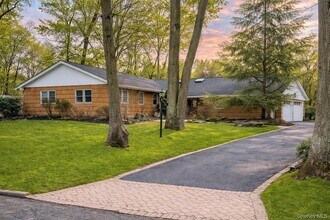 38 Arista Dr in Dix Hills, NY - Building Photo - Building Photo