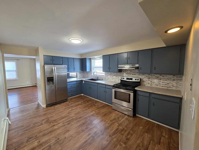 901 Swift Ave, Unit Lower