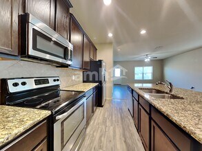 10450 Rosewood Creek in San Antonio, TX - Building Photo - Building Photo