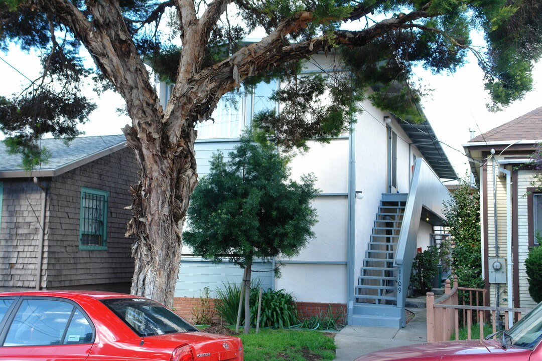 1109 Dartmouth St in Albany, CA - Building Photo