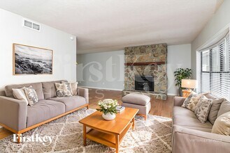 1006 Hicksmil Ct SW in Marietta, GA - Foto de edificio - Building Photo