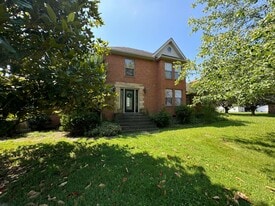 2015 Franklin Rd in Lebanon, TN - Building Photo