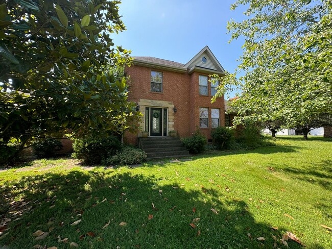 property at 2015 Franklin Rd