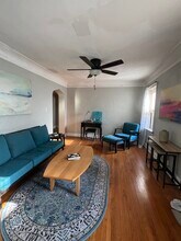 2421 Lunt W Ave, Unit FirstFloor in Chicago, IL - Foto de edificio - Building Photo
