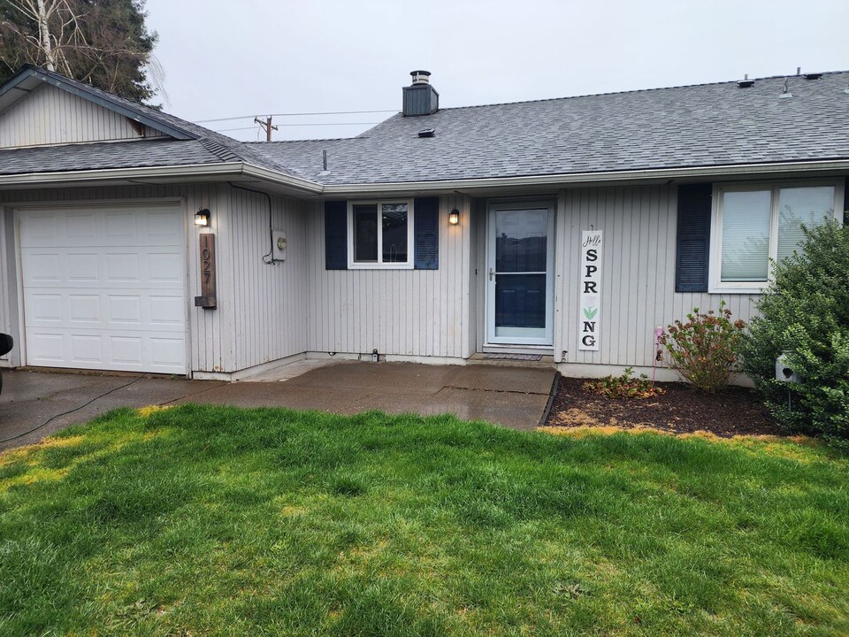 1029-1029 Raffon Ct SE in Salem, OR - Foto de edificio