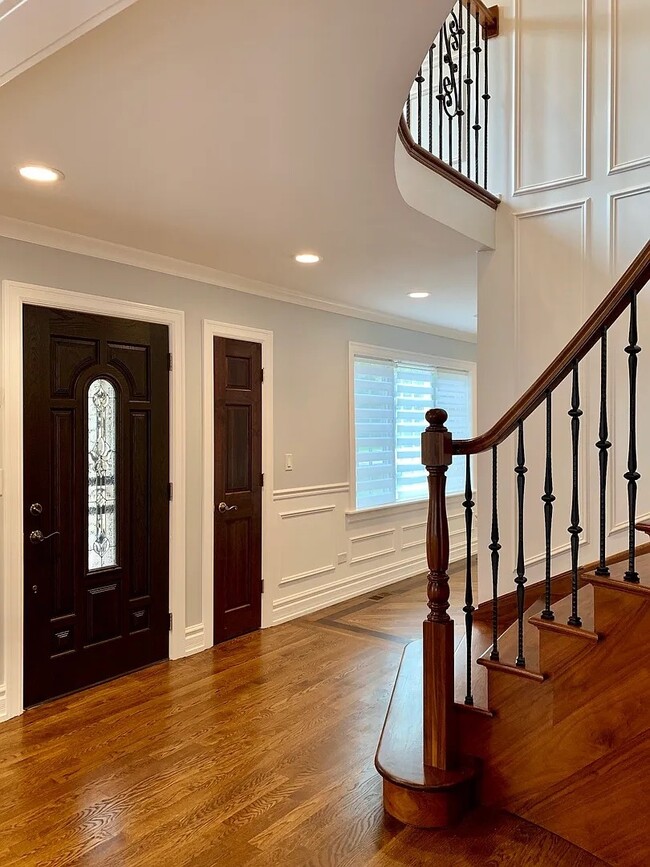 131 Montgomery Ln in Glenview, IL - Building Photo - Building Photo