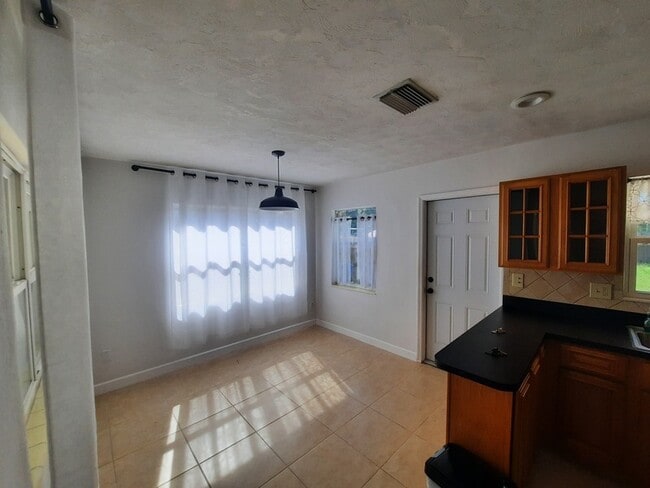 3234 35th Ave N in St. Petersburg, FL - Building Photo - Building Photo