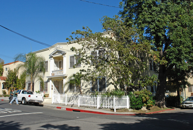 1256 N Poinsettia Pl in Los Angeles, CA - Building Photo - Building Photo