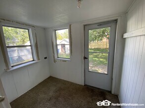 1229 Merle Hay Rd in Des Moines, IA - Building Photo - Building Photo