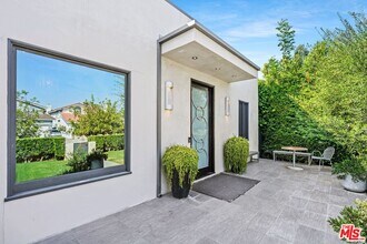 429 N Lucerne Blvd in Los Angeles, CA - Building Photo - Building Photo