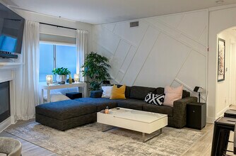 5037 Rosewood Ave, Unit 101 in Los Angeles, CA - Foto de edificio - Building Photo