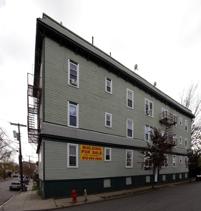 250 Snyder St in Orange, NJ - Building Photo - Building Photo