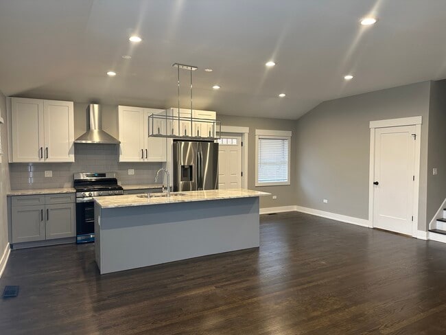 3830 W Touhy Ave in Lincolnwood, IL - Building Photo - Building Photo