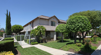 Charter Oaks in Covina, CA - Foto de edificio - Building Photo