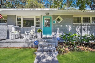 1704 Camellia Rd in Beaufort, SC - Building Photo