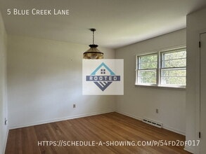 5 Blue Creek Ln in Latham, NY - Building Photo - Building Photo