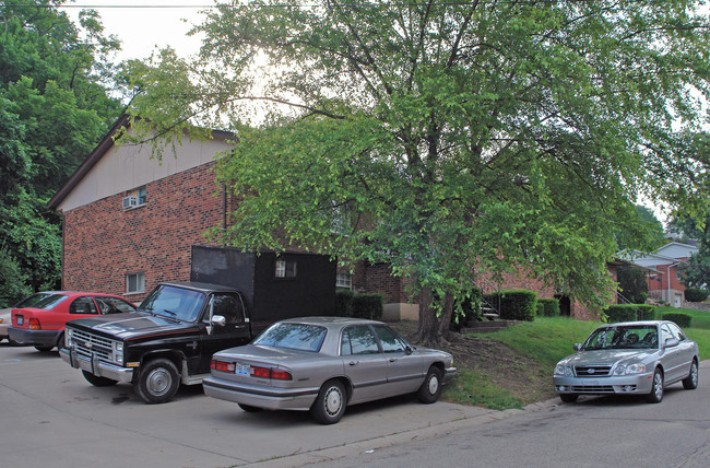 2236 Hanser Dr in Covington, KY - Foto de edificio - Building Photo