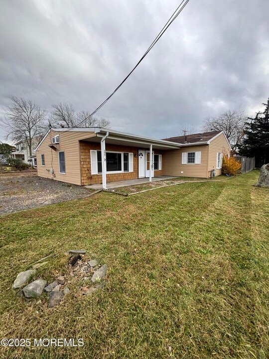 1005 Beach Blvd in Forked River, NJ - Building Photo