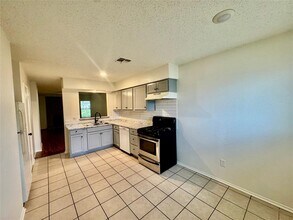 5105 Purple Sage Dr in Austin, TX - Building Photo - Building Photo