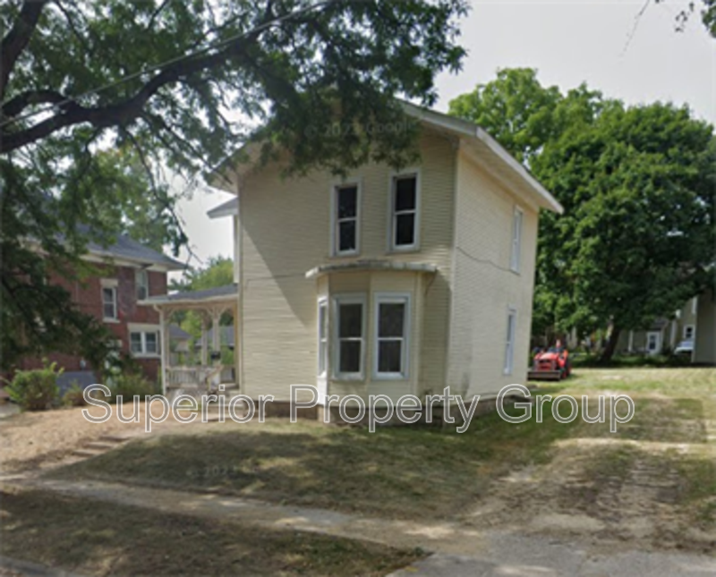 416 S Locust St in Janesville, WI - Building Photo
