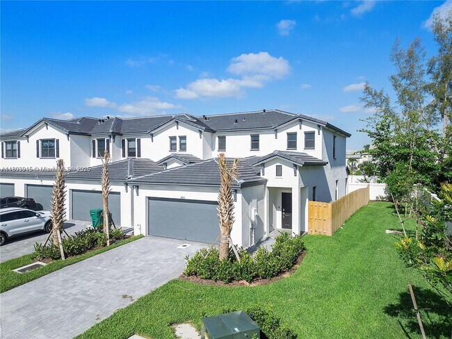 property at 4901 Oakmont Dr