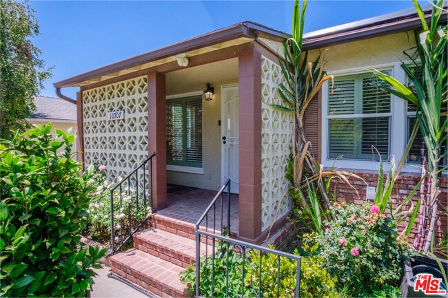 10707 Flaxton St in Culver City, CA - Building Photo - Building Photo