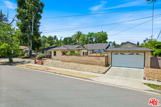 22103 Del Valle St in Los Angeles, CA - Building Photo - Building Photo