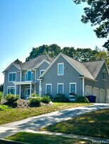 9 Leeward Ln in Groton, CT - Building Photo