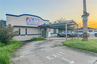 109-115 S Bernal Dr in Brownsville, TX - Foto de edificio - Building Photo